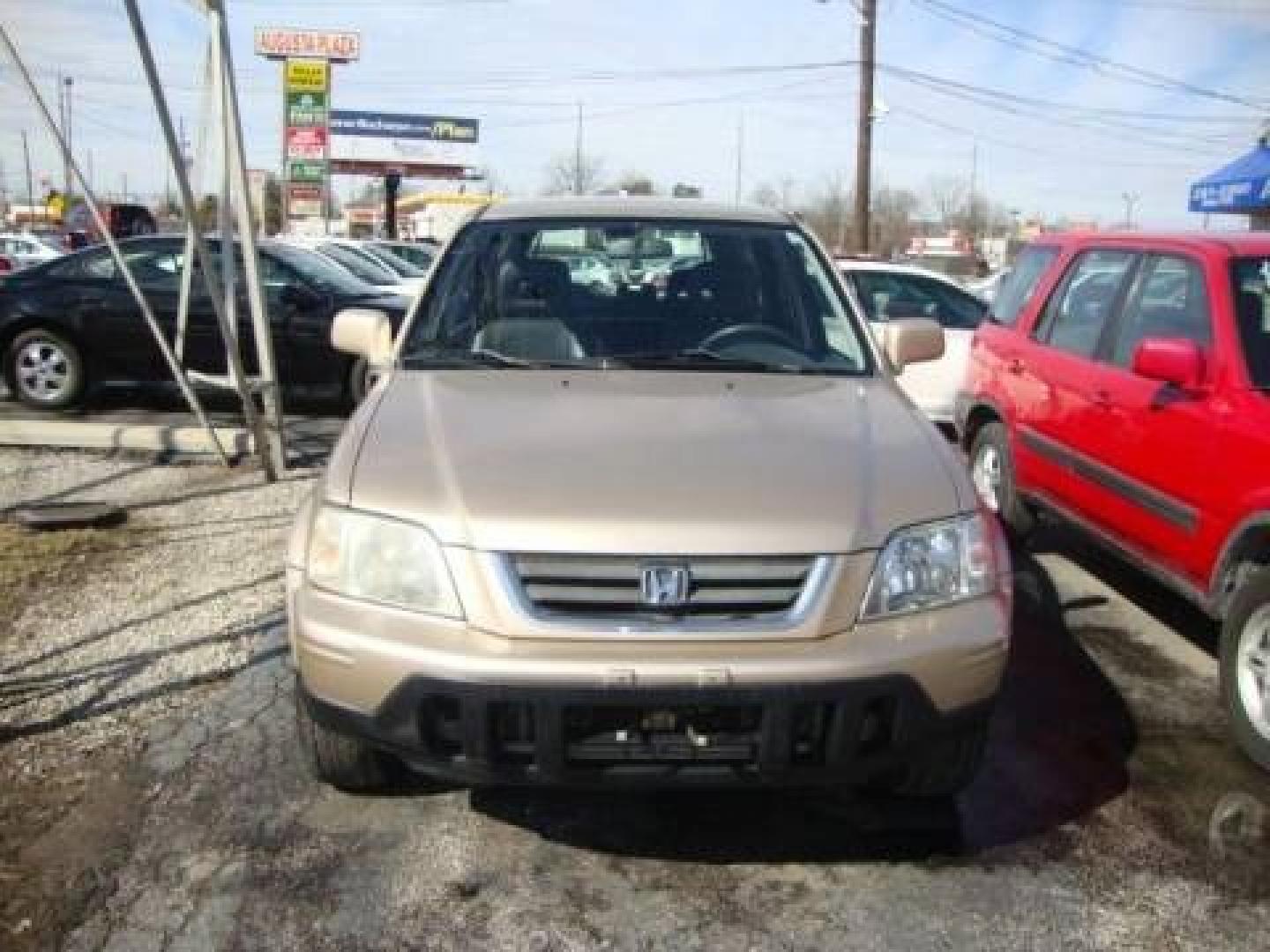 2000 Gold /BEIGE Honda CR-V SE 4WD (JHLRD1879YC) with an 2.0L L4 DOHC 16V engine, 4-Speed Automatic Overdrive transmission, located at 2710A Westlane Rd., Indianapolis, IN, 46268, (317) 291-2000, 39.885670, -86.208160 - Photo#1